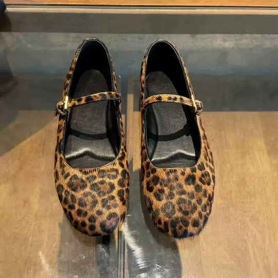 Damen elegante Ballerinas mit verstellbarem Riemen und auffälligem Leopardenmuster EB