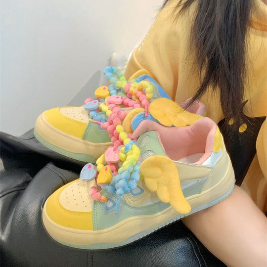 Damen Stylische Sneakers mit verspielten Applikationen und farbenfrohen Details EB