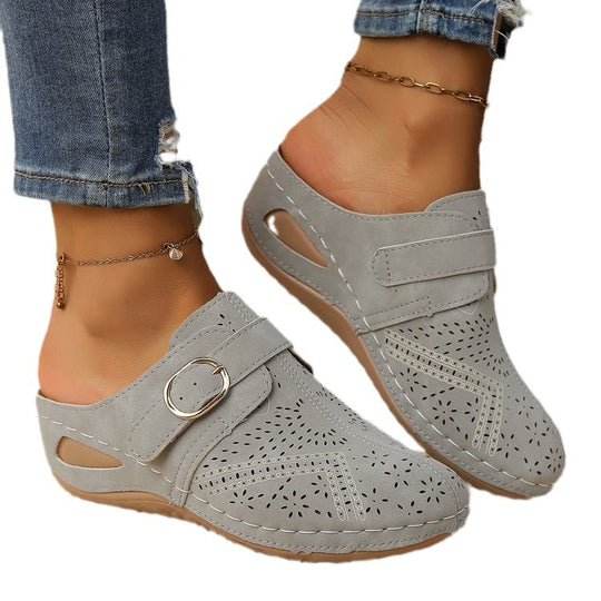 Damen Atmungsaktive Lederimitat-Mules mit ergonomischem Komfortfußbett und Zierschnitt EB