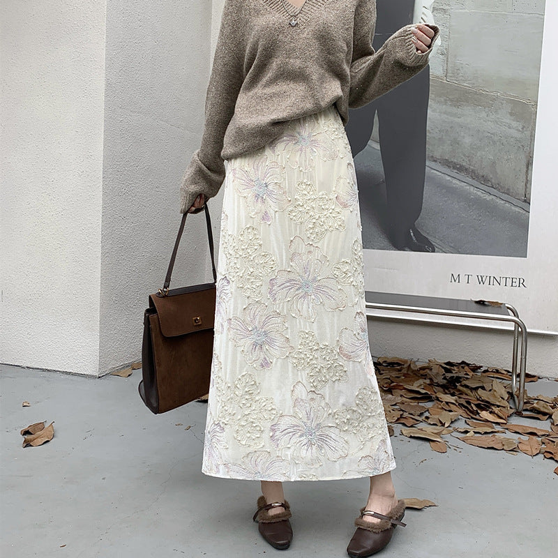 Damen  Maxirock aus samtartiger Jacquardware mit floralem Relief, hoher Taille und seitlichem Beinschlitz EB