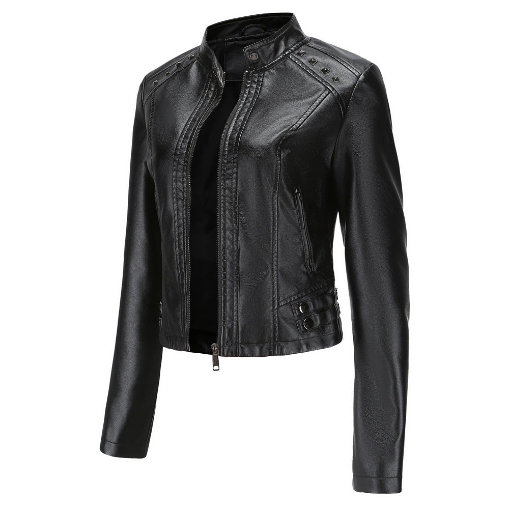 Damen nan kurze taillierte Kunstlederjacke mit Nietenbesatz und Stehkragen EB