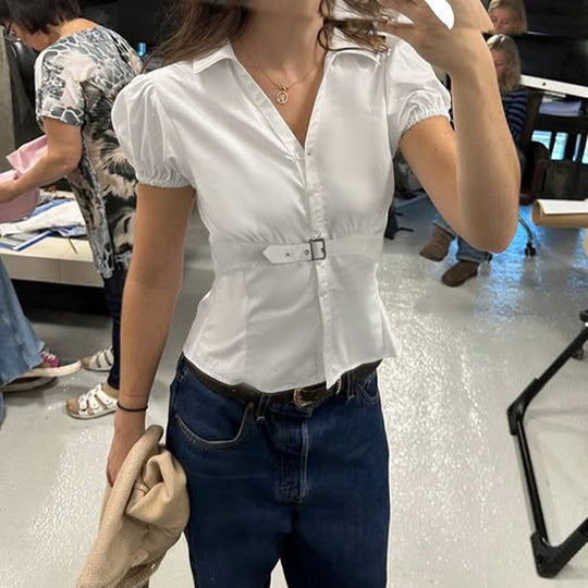 Damenbluse mit tailliertem Schnitt und eleganter Gürtelakzent EB