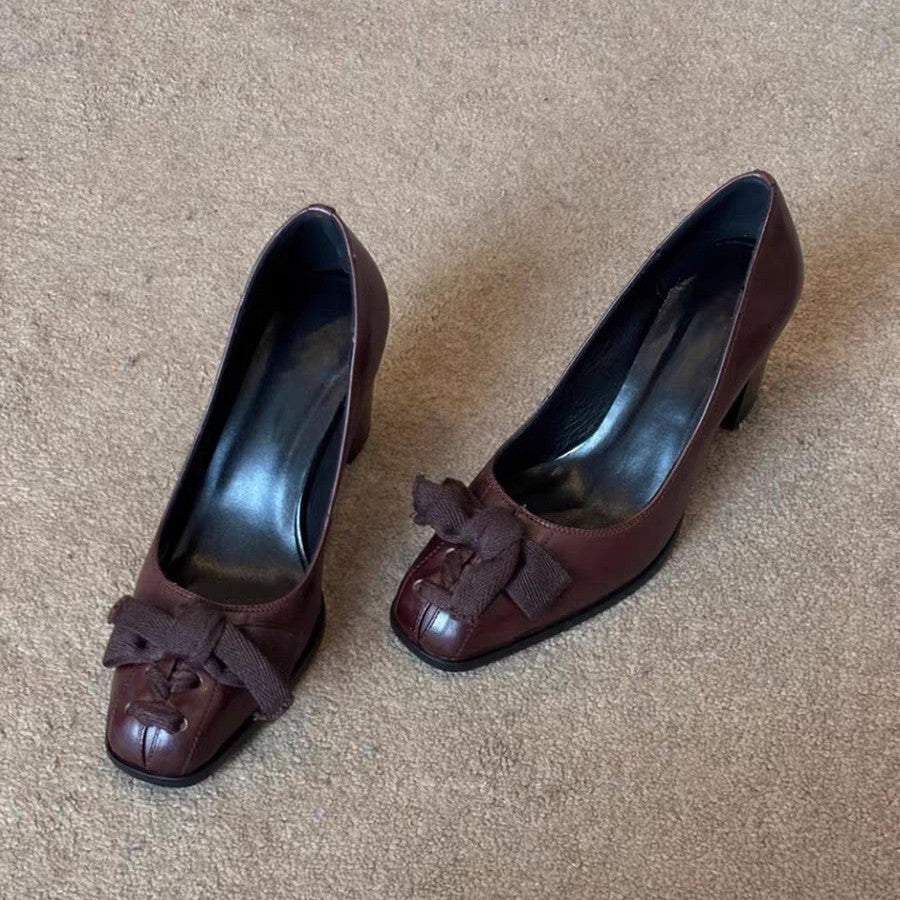 Damen elegante Pumps mit modischer Schleifenapplikation und bequemem Blockabsatz EB