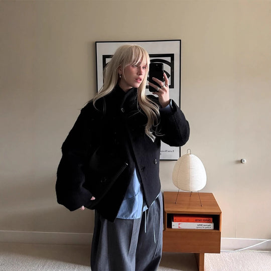 Damen cozy Wolljacke mit hohem Kragen und Knopfdetails EB