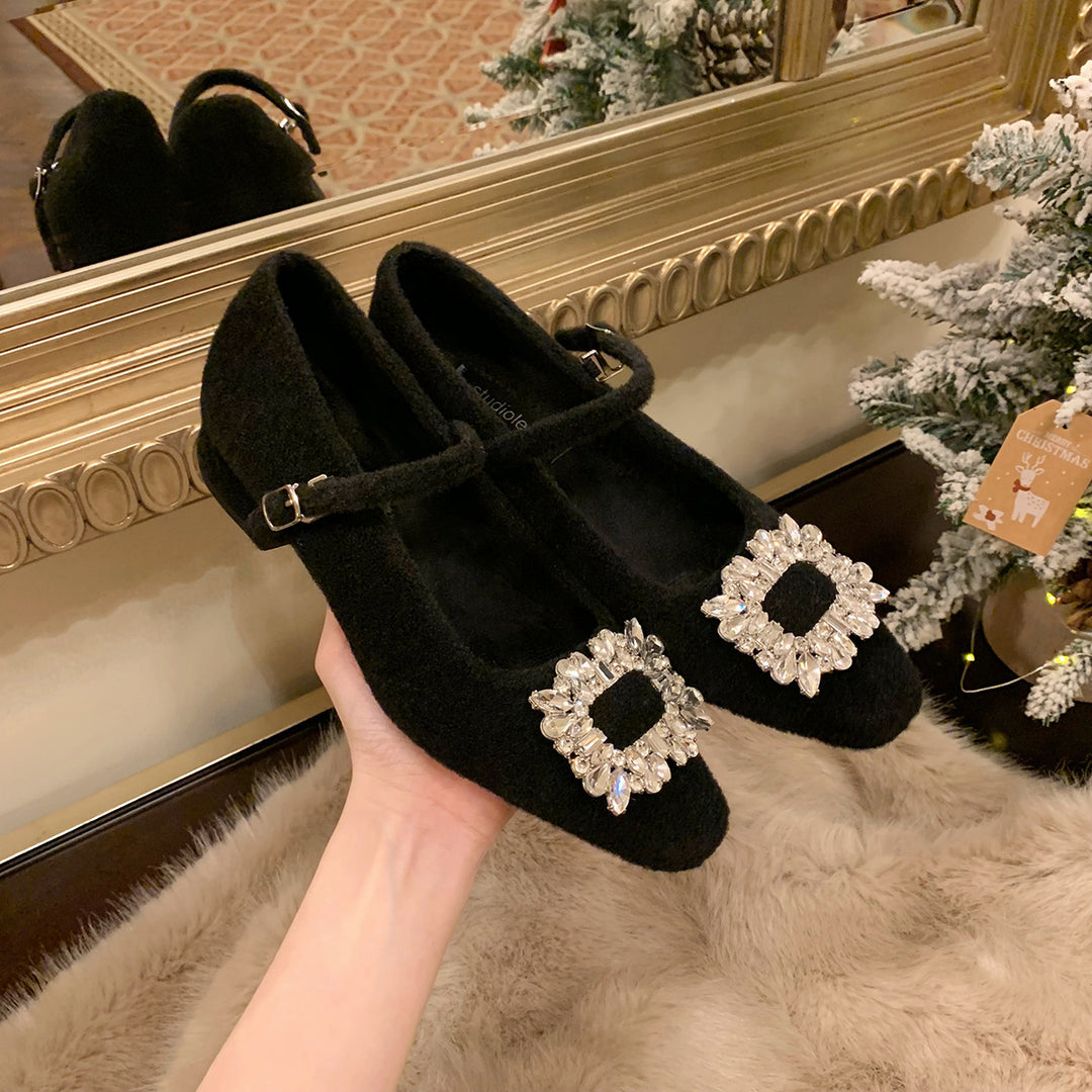 Damen Ballerina-Schuhe mit funkelnden Strassdetails und nostalgischem Riemenverschluss EB