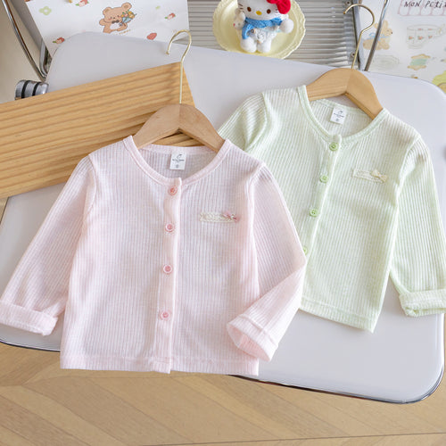 Mädchen Nan Ripp-Strick Bio-Gefühl Baby-Strickjacke mit Knopfverschluss und gesticktem Bogen EB