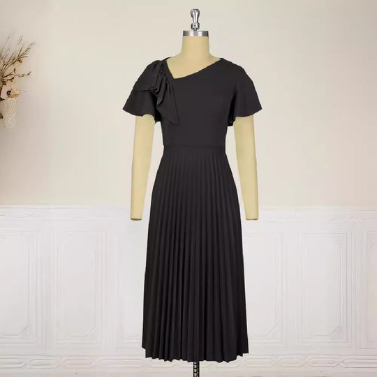 Damen elegantes Plisseekleid mit asymmetrischem Rüschen-Detail EB
