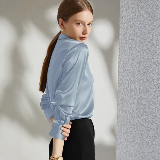 Damen Luxus Satin-Bluse mit elegantem Kragen und weichen Ärmeln EB