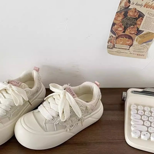 Damen Komfortable Sneaker mit modischen Details und softem Innenfutter EB