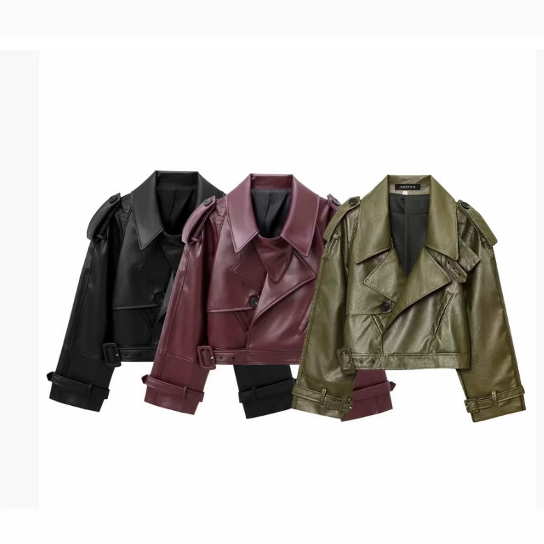 Damen Kunstleder Bikerjacke im modischem Cropped-Design mit taillierbarem Gürtel und dekorativen Knöpfen EB