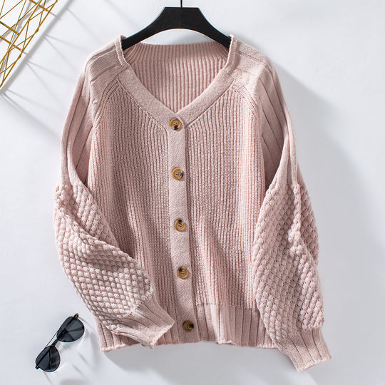 Damen Strickjacke mit strukturierten Ärmeln und Holzknopfdetails EB