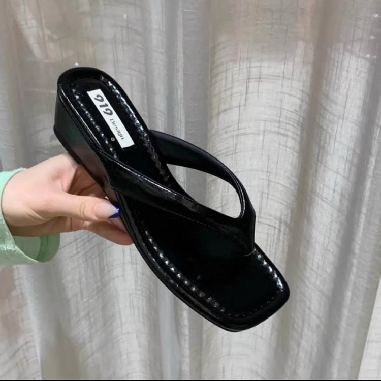 Damen komfortable Pantolette mit modischem Punktdesign EB