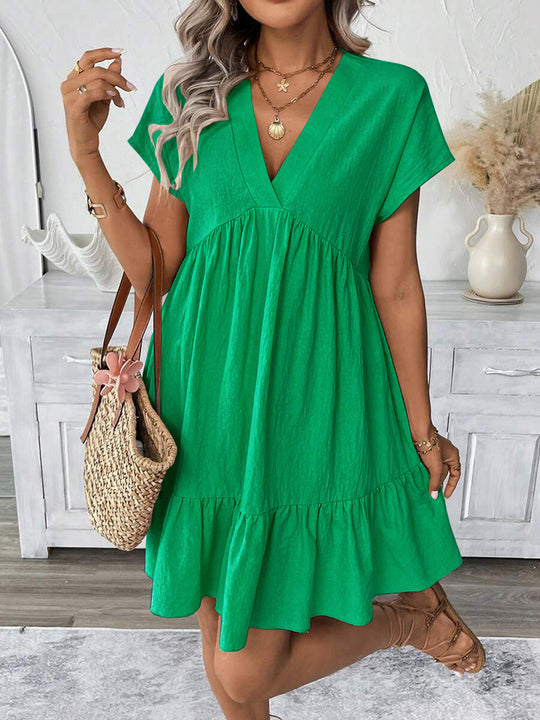 Damen kurzes Sommerkleid mit tiefem V-Ausschnitt und Rüschensaum EB
