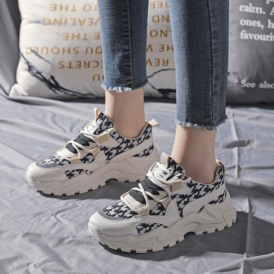 Damen Chunky Sneakers mit modischem Karomuster und komfortabler Dämpfung EB