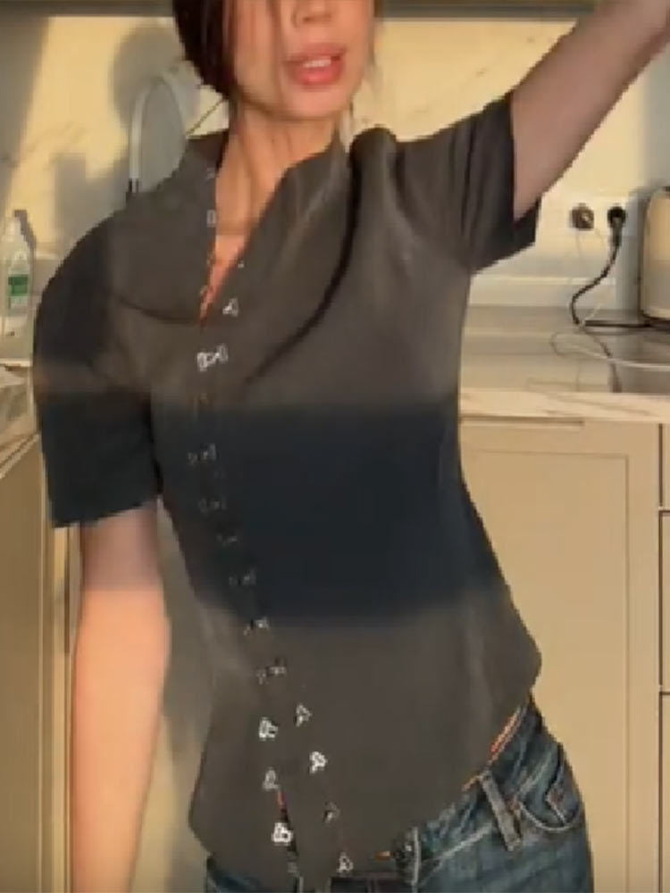 Damen modische Kurzarm-Bluse mit innovativem Schnitt und stylischen Knöpfen EB