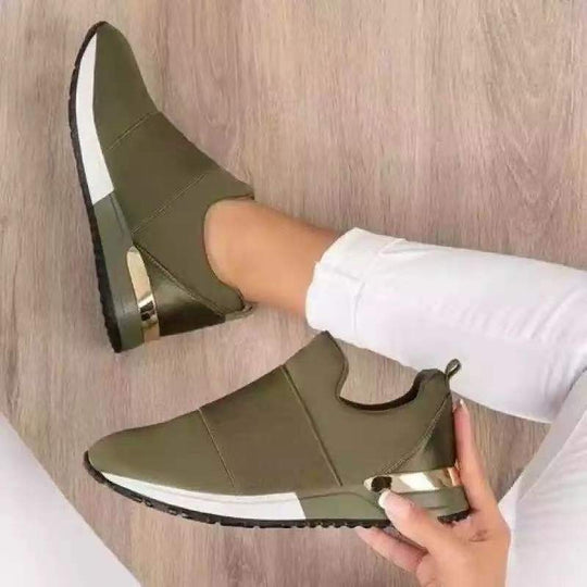 Damen Slip-On Sneakers mit atmungsaktiver Textilkonstruktion und modischem Metallic-Detail EB