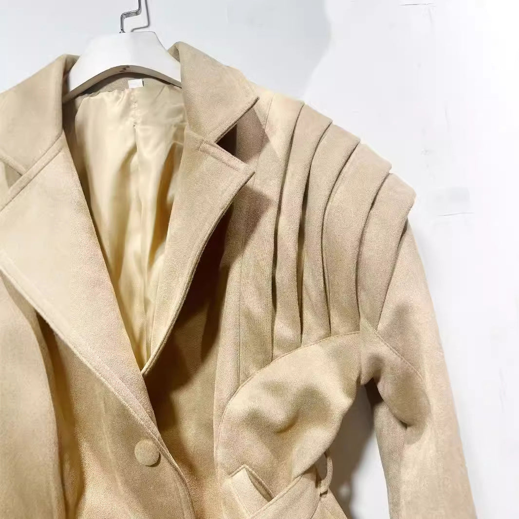 Damen elegante Kunstlederjacke mit Rüschendetails und praktischen Taschen EB