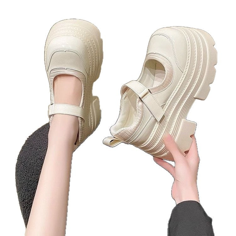 Damen Plateau-Mary-Jane Schuhe mit glänzender Oberfläche und verstellbarem Riemen EB
