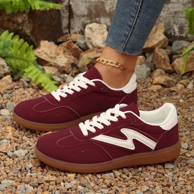 Damen Retro‑Sneaker mit Gumsohle, Kontraststreifen und gepolstertem Komfortfußbett EB