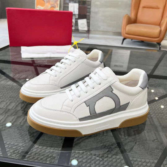 Damen Sportliche Sneakers mit hochwertiger Lederoberfläche und trendiger Designkombination EB