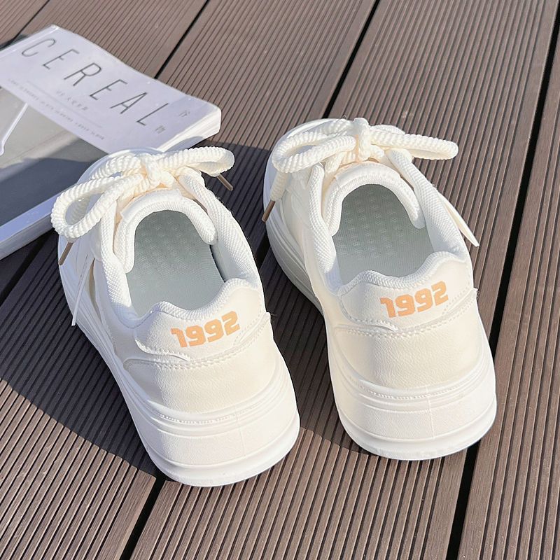 Damen Sportliche Plateau-Sneaker im minimalistischen Design EB