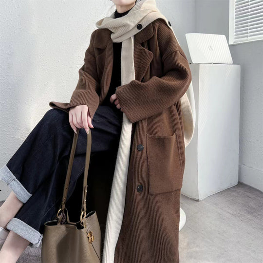 Damen Eleganter langer Mantel mit Gürtel und kontrastierenden Ärmeln EB