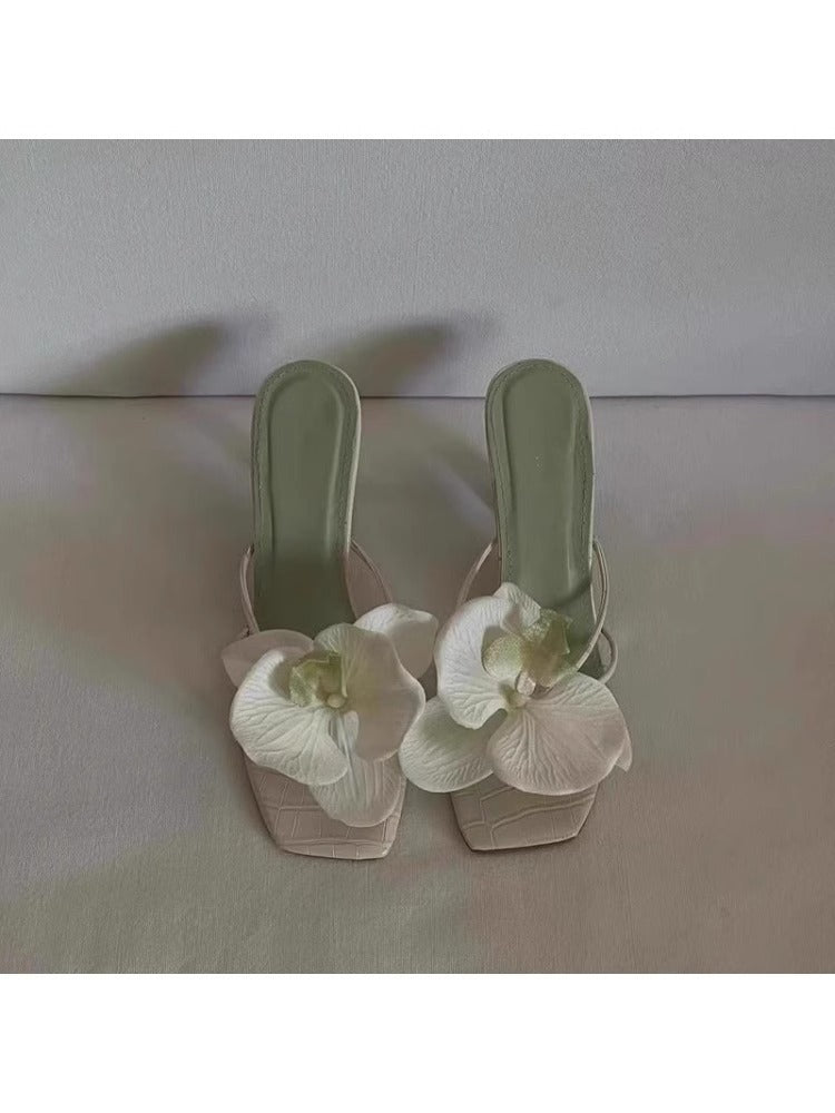 Damen Sandalen mit floralen Akzenten und elegantem Design EB