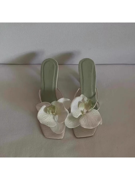 Damen Sandalen mit floralen Akzenten und elegantem Design EB