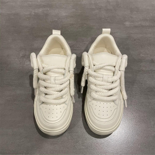 Damen Sneaker im minimalistischen Design mit doppelter Schnürung und gepolsterter Sohle EB