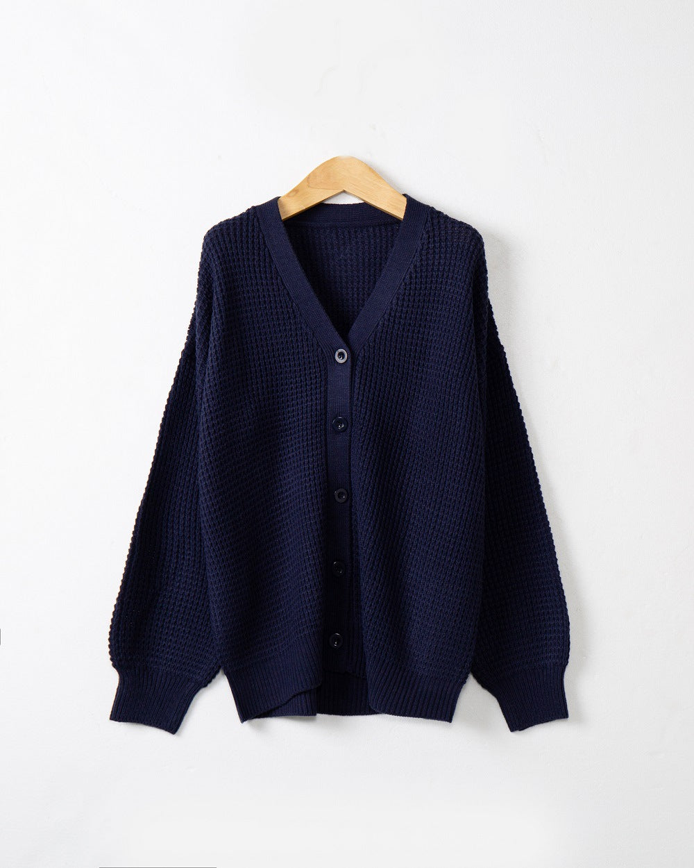 Damen Strickjacke mit strukturiertem Muster und praktischen Knopfdetails EB