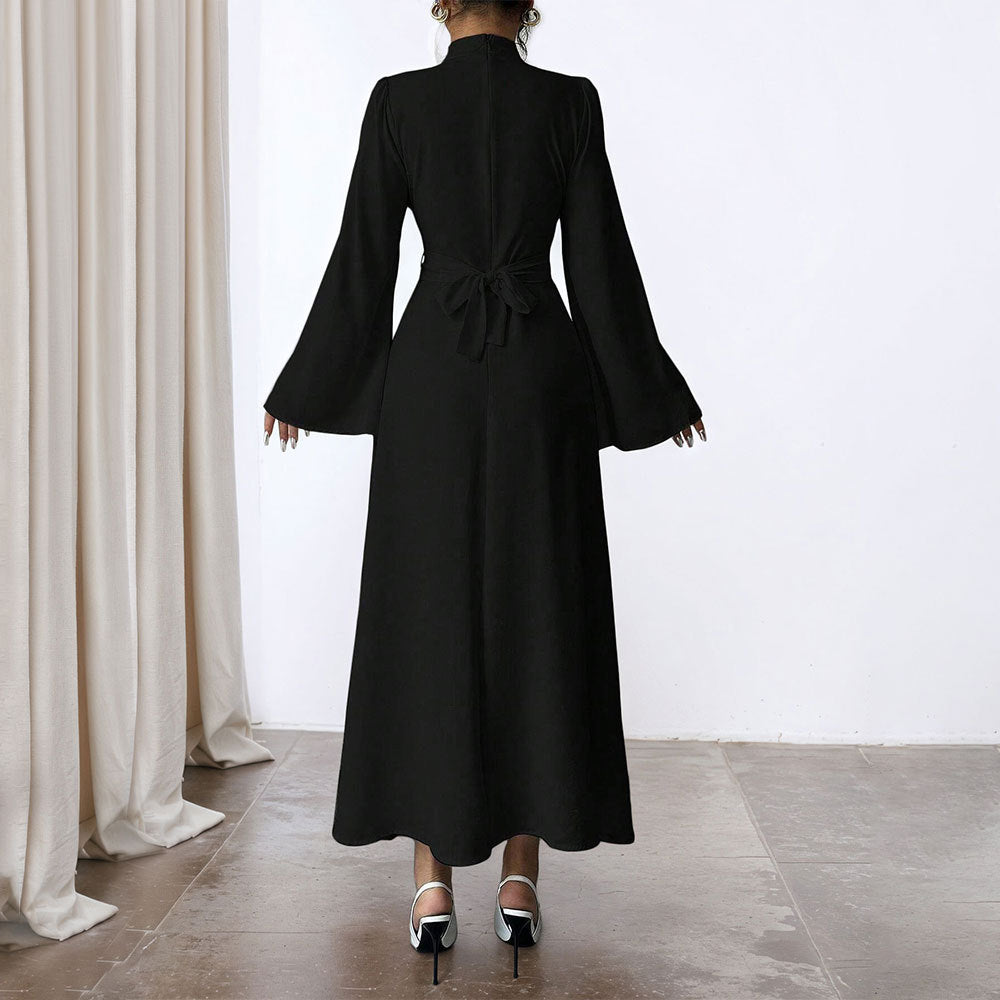 Damen elegantes Maxikleid mit Stehkragen, geraffter Taillenpartie und ausgestelltem A‑Linien‑Rock Eichborn Berlin