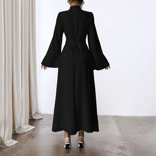 Damen elegantes Maxikleid mit Stehkragen, geraffter Taillenpartie und ausgestelltem A‑Linien‑Rock Eichborn Berlin