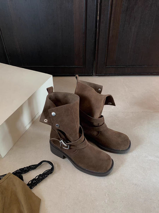 Damen Leder Stiefeletten mit dekorativem Riemen und robustem Blockabsatz EB