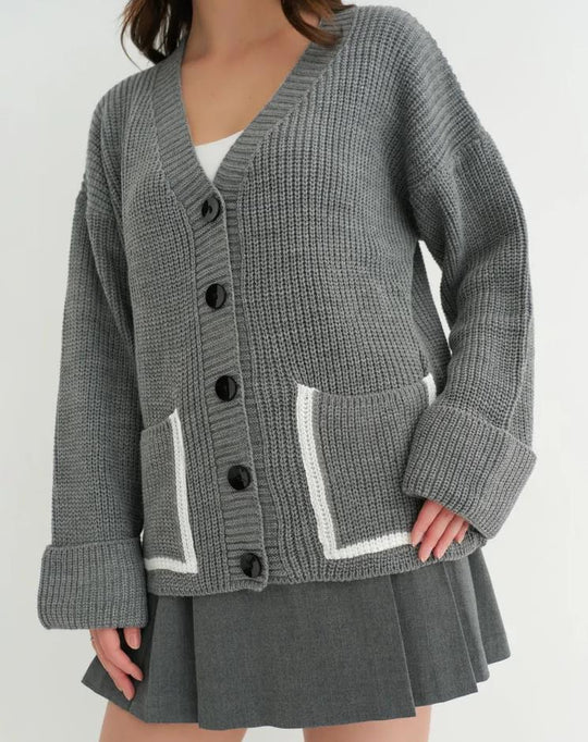 Damen Lässiger Strickcardigan mit tiefem V-Ausschnitt und praktischen Taschen EB