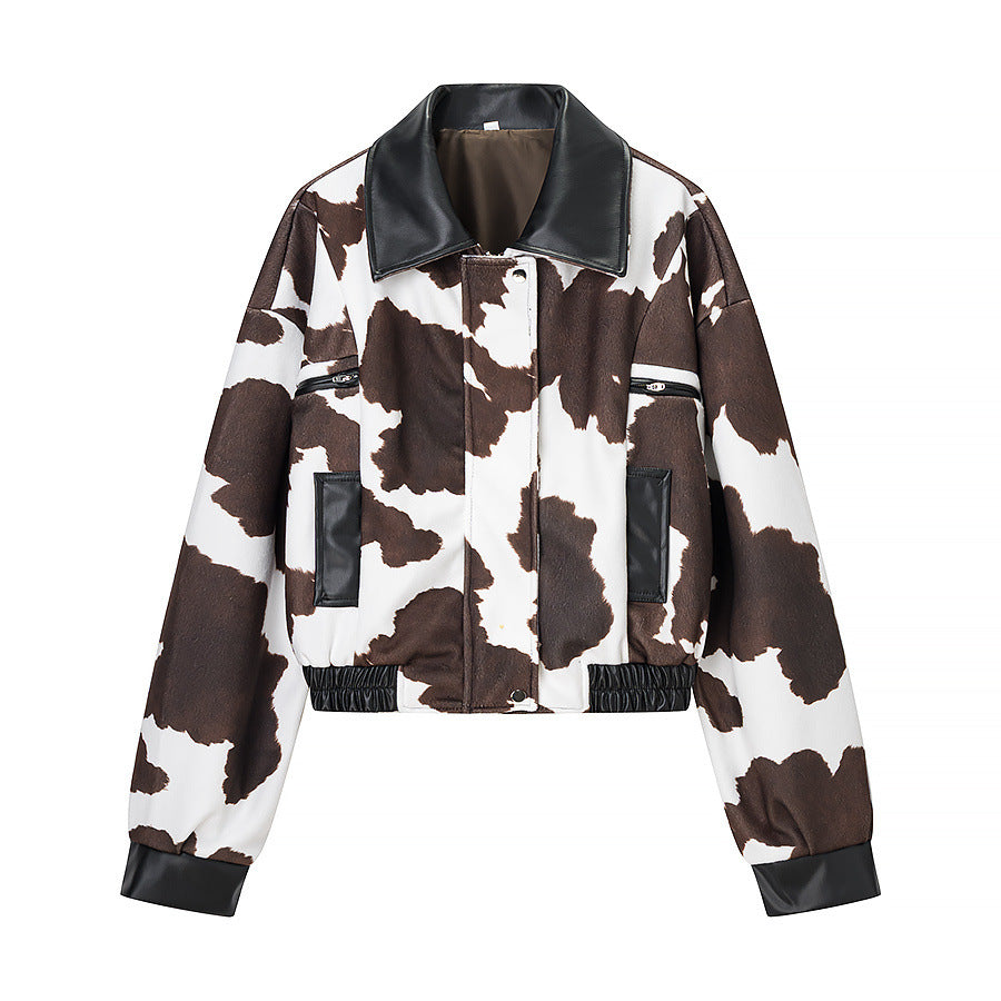 Damen nan cropped Bomberjacke mit Kuhflecken-Muster und Kunstlederbesatz EB