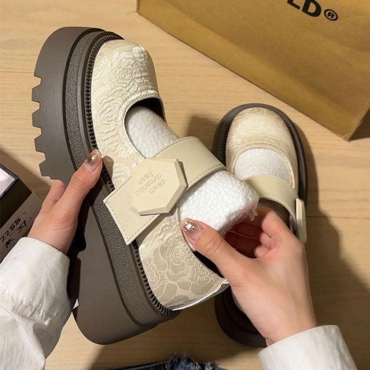 Damen Modische Slip-On Clogs mit robustem Profil und Druckmuster EB
