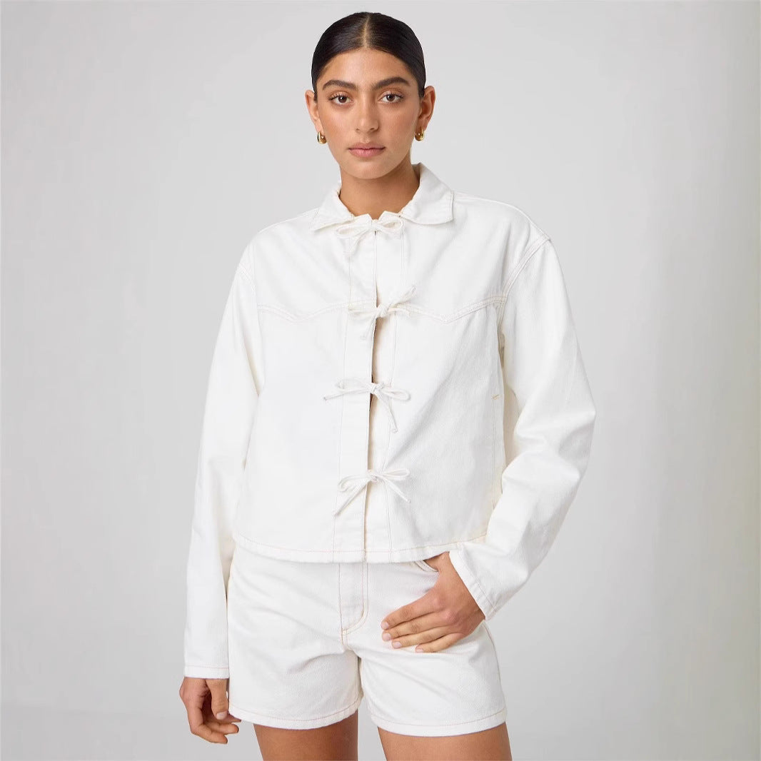 Damen nan kurze Denimjacke mit dekorativen Knotenverschlüssen, kastiger Silhouette und Hemdkragen EB