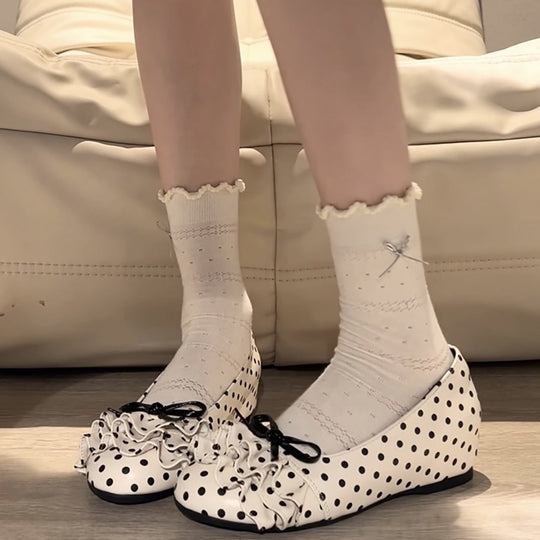 Damen Ballerinas mit verspieltem Rüschendesign und Punkten EB