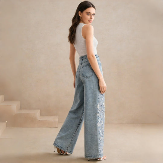 Damen Weitgeschnittene Jeans mit floralem Stickdesign EB