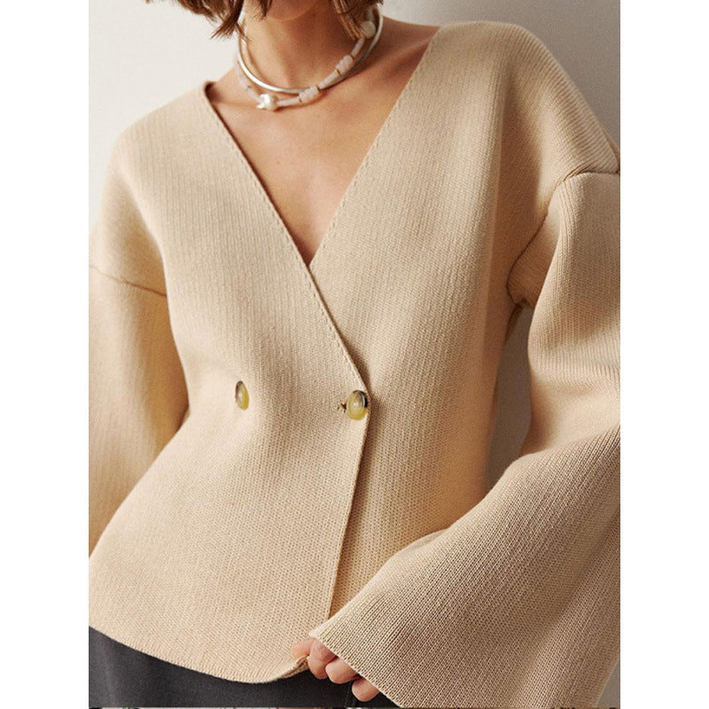 Damen modische Strickjacke mit tiefem V-Ausschnitt und eleganten Knopfdetails EB