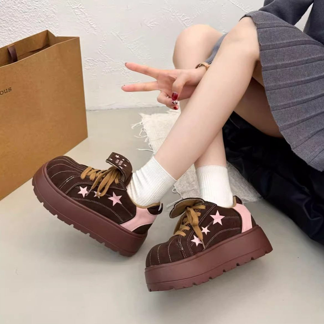 Damen Plateau-Sneaker mit verspielten Sternen- und Schleifendetails EB