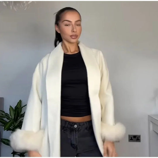 Damen Elegante Wickeljacke mit Teddyfellärmeln EB