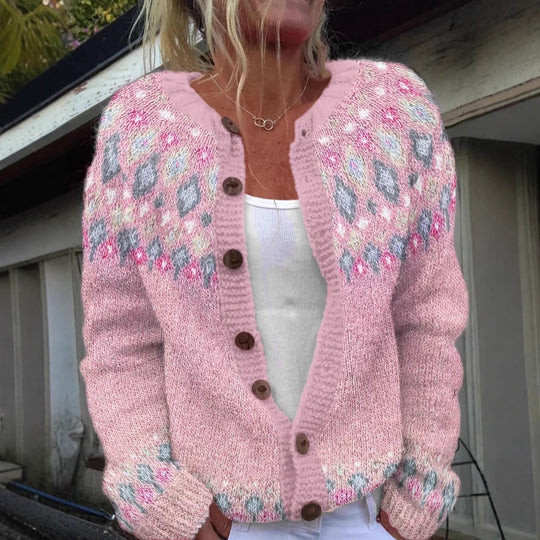 Damen nan gemusterte Strickjacke mit Rundpasse, Holzknöpfen und Eingrifftaschen EB