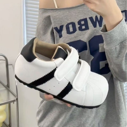 Damen Sneakers mit Klettverschluss und sportlicher Silhouette EB
