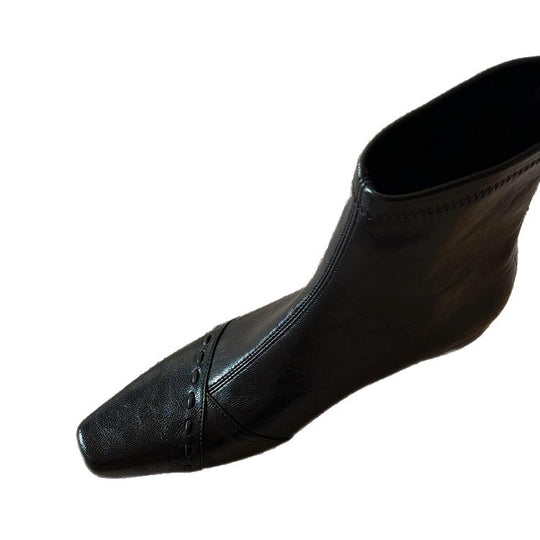 Damen Stiefeletten mit schmalem Schnitt und modischen Nähten EB