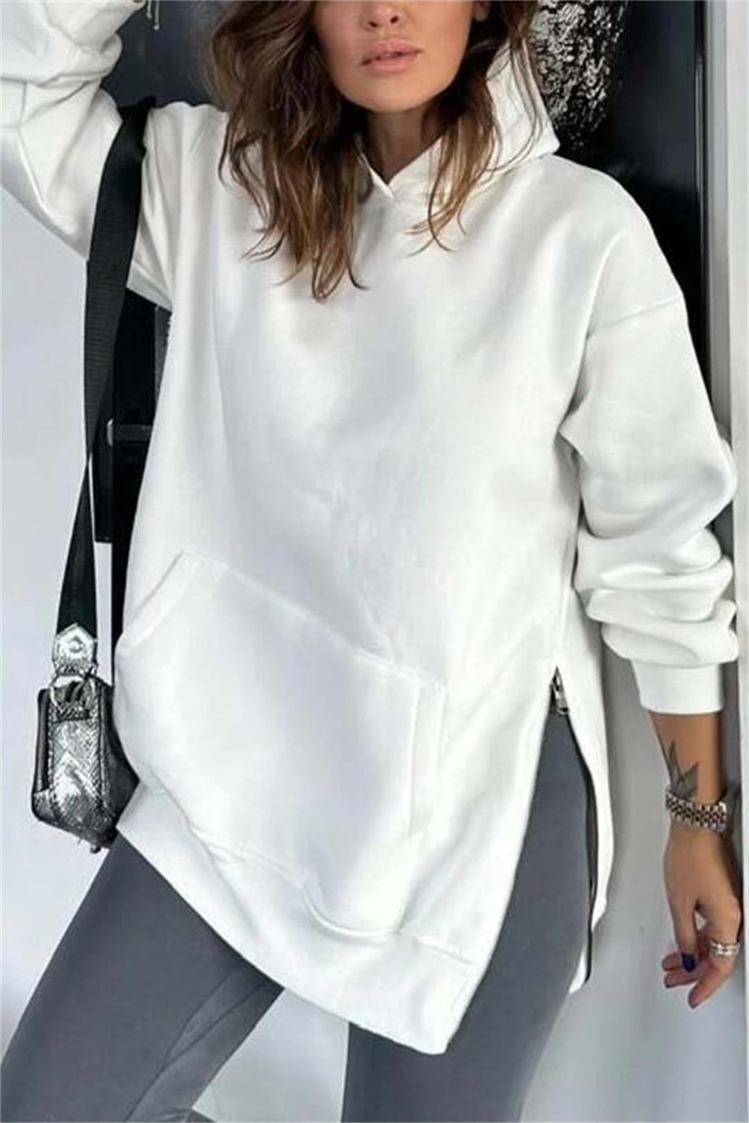 Damen Oversized Kapuzenpullover mit seitlichen Reißverschlüssen und universeller Passform EB