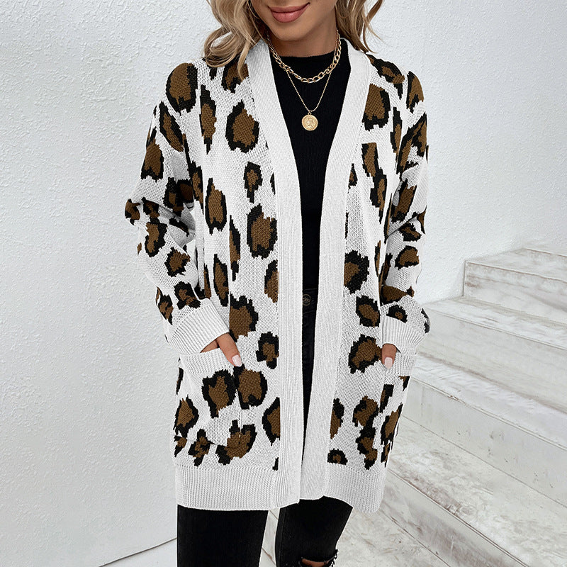 Damen modische Strickjacke mit Leopardenmuster und praktischen Taschen EB