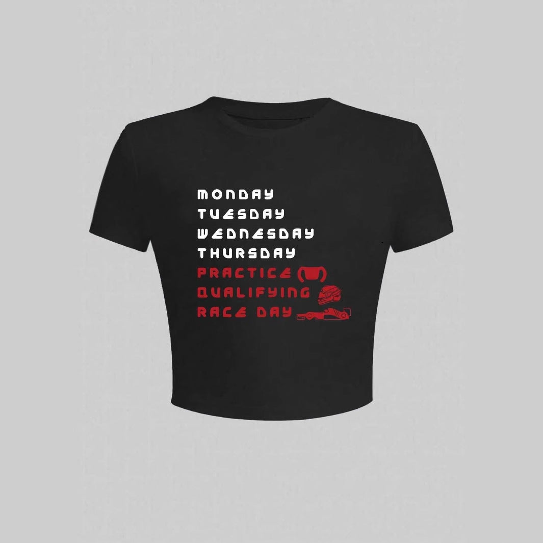 Damen Crop-T-Shirt mit stylischem Rennsport-Motiv und charmantem Schriftzug EB