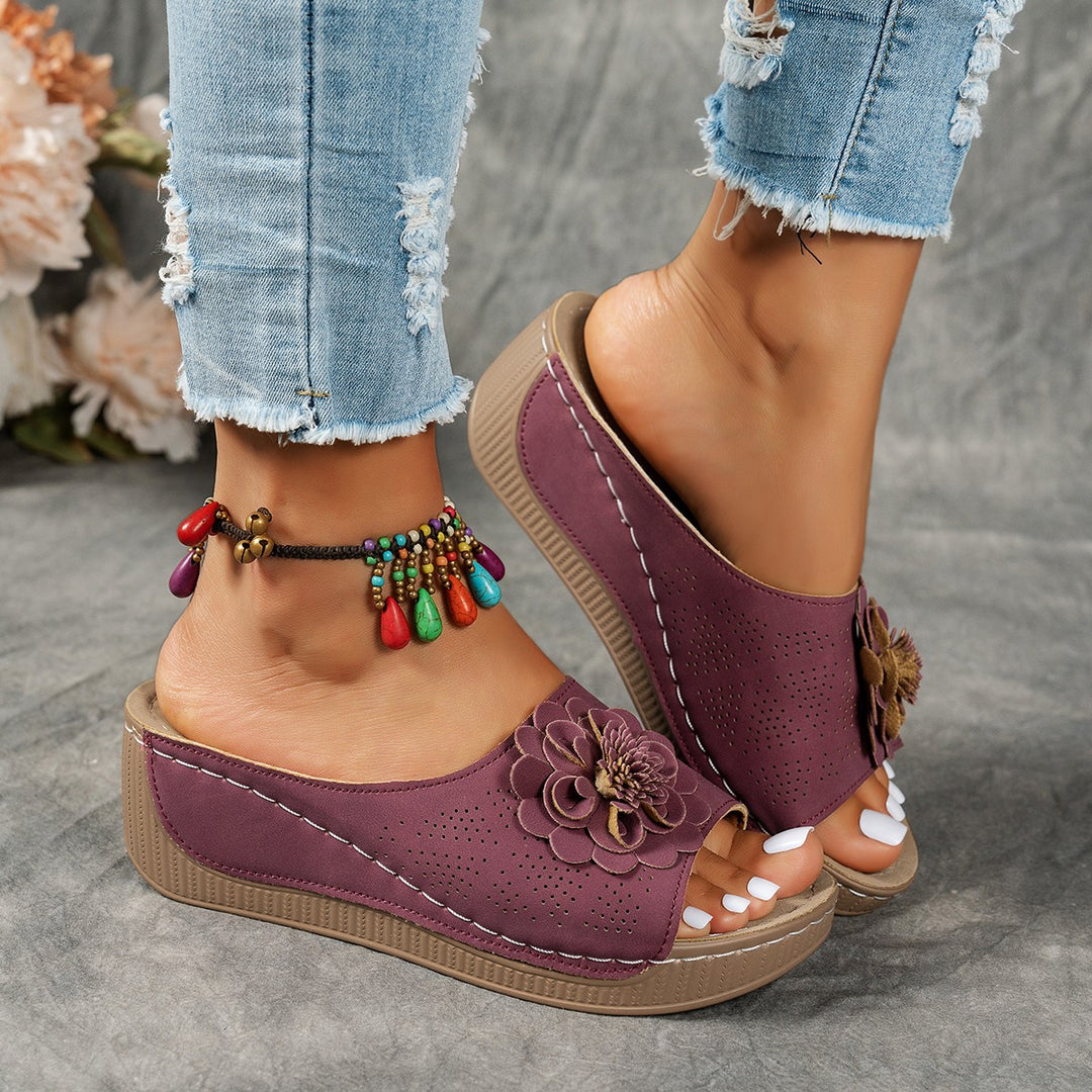 Damen Wedge-Sandaletten mit floralen Akzenten und komfortablem Fußbett EB
