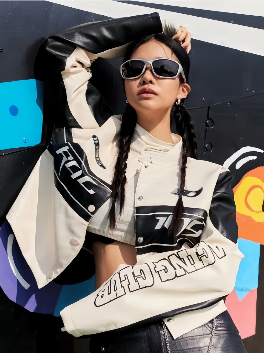 Damen cropped Bikerjacke mit einzigartigen Grafikdetails EB